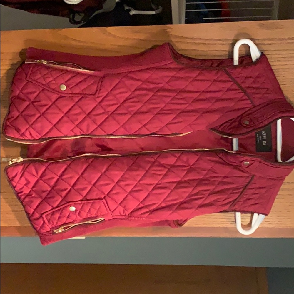 Maroon quilt vest EUC